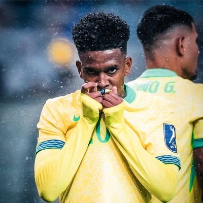 FavourOlabiyii's profile picture. JESUS IS KING 👑❤️💯 ||  🤸 || Engineering student || 📈 ||  Music freak 🎶|| Football lover ⚽||Chelsea 💙 || Estevão💫