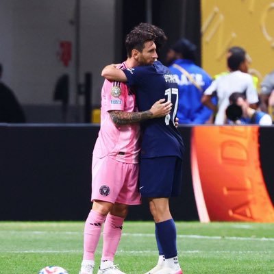 Adeux_ailes's profile picture. #LetEmKnow