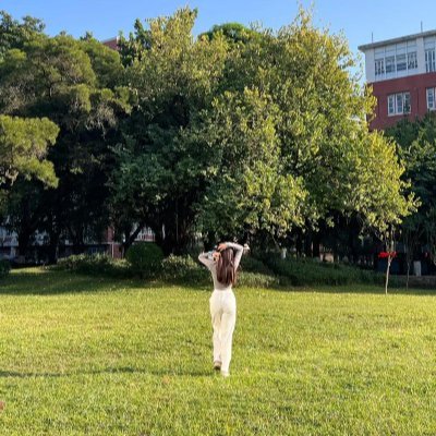 jsuidfd's profile picture. 旅行は私にフランスのシャンゼリゼ通りを歩かせ、イタリアのローマで迷子にさせました。投資は私に、世界中の市場で目標をクリアに保ちながら、正しいチャンスを見つける方法を教えてくれます。