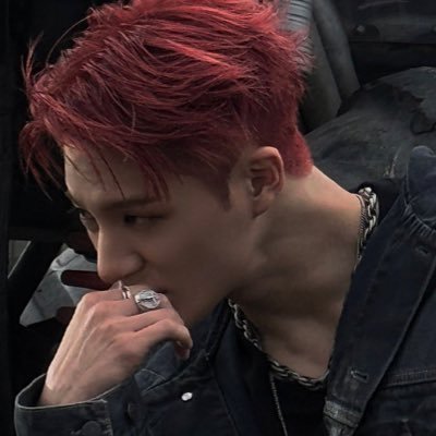 asinayq's profile picture. 