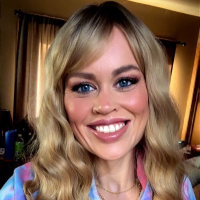 pinkylandmark's profile picture. Wife💍 Mom of 2 👩‍👧‍👦 Autism Advocate 🧩 #SpacesHost Ladies Night™️ $Arena Founder of SMIRK #livingsober 19 months sober #inmywellnessera ⬇️ 156 lbs