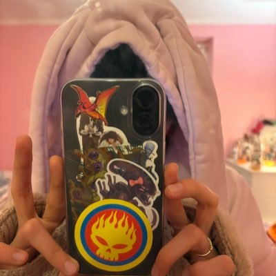 imfreezing_here's profile picture. Pinkish🎀 | 22y/o | enby trans guy 🏳️‍⚧️💛🤍💜🖤 | he/they prns | 🇵🇱 Polish femboy | owned 💍💝 (PL pronouns: on/ono)