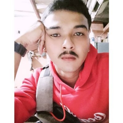 Schoolbus737754's profile picture. 🖤