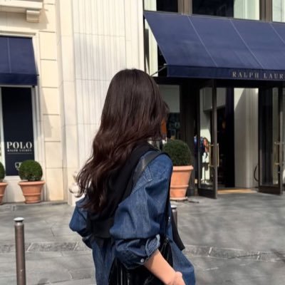 faramiamk's profile picture. 