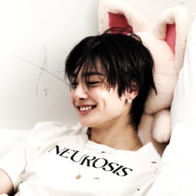 pr3ttyst4rr's profile picture. certified swiftie | philly n3 eras tour 🤍| i.n ult bias 💚 | multi stan