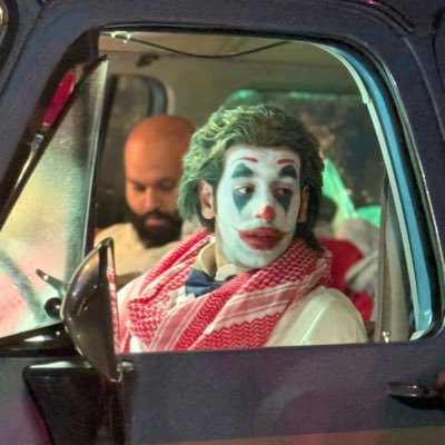 i1xyz's profile picture. "الكتابة هي فن الإتكاء على الريح"