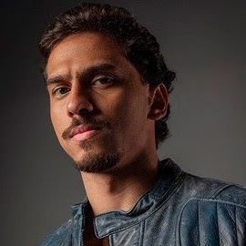 hablamax_'s profile picture. noveleiro e comentarista de reality; amante de cinema nacional; um fã :)