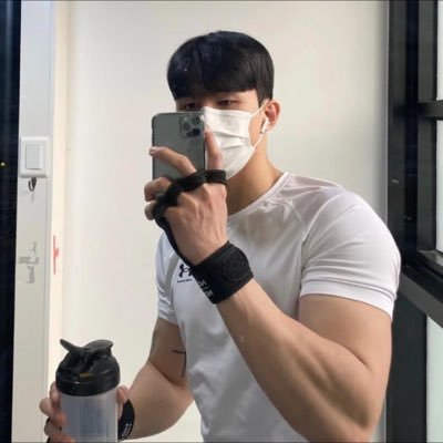 klyurk's profile picture. 오늘 걷지 않으면 내일 뛰어야 한다