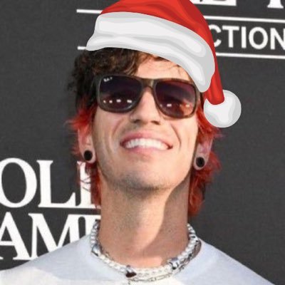 dislocatemyjaw's profile picture. + it’s like you were yellow but the lights were red