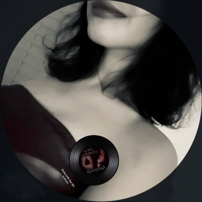 e_xl11's profile picture. #goth girl