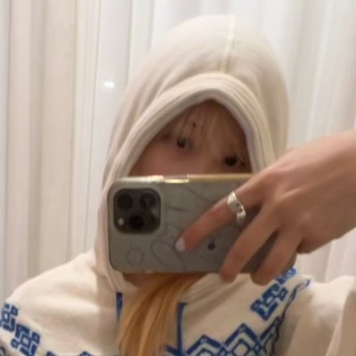 liliecup's profile picture. Debut novel Silver Repetition @houseofanansi Canada @thenewpress USA