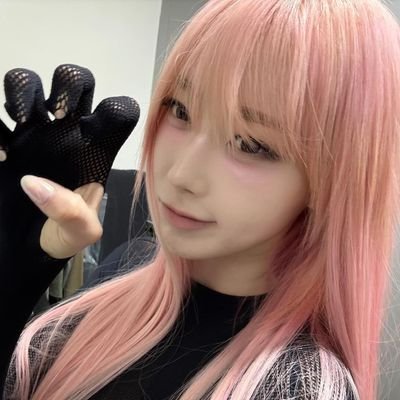 bluutzy's profile picture. 