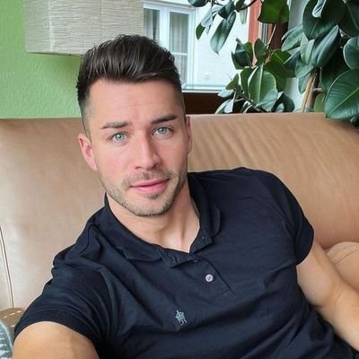 khan_farwa91992's profile picture. 