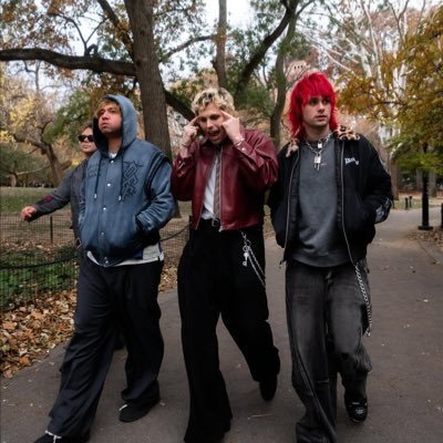 michaelwdss's profile picture. 5sos fan | 22 | calum hood enthusiast