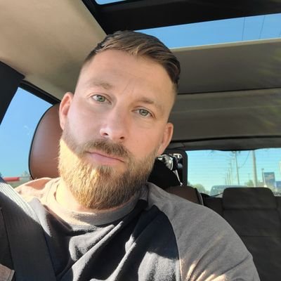 realjonhuey's profile picture. 