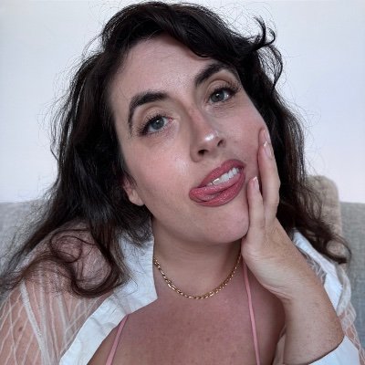 ramenslurperr's profile picture. I’m Marie. I get naked to fund my revelatory holistic psychedelic therapy research and practice 😛❤️🎉😂 ❌NO MEETS EVER❌