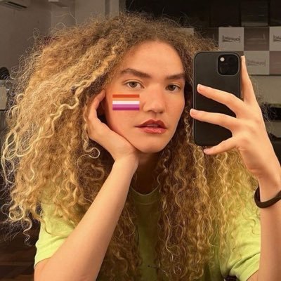 ilomilobluee's profile picture. baby i wanna be a star