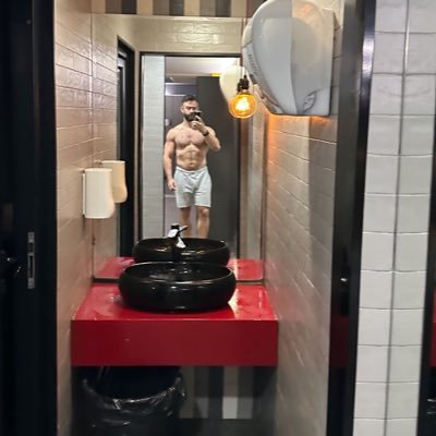 Tim__241's profile picture. old account got suspended. Soccer lover || here for fun || into most things because I love to explore || NO DRAMA || EXPLORE || TRAVEL