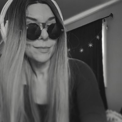FarrahFiasco's profile picture. come chill with us https://t.co/jVpOkQuGGZ
