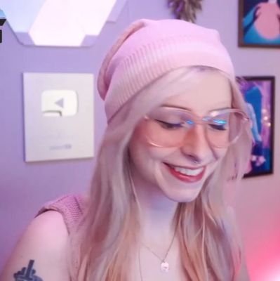 toria_volkomenn's profile picture. 20 🩷  casada 💍