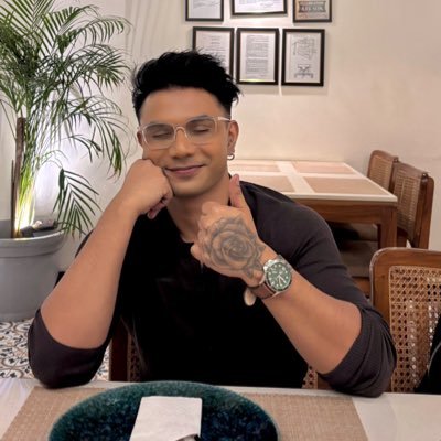 mildlynerdy's profile picture. Becoming !