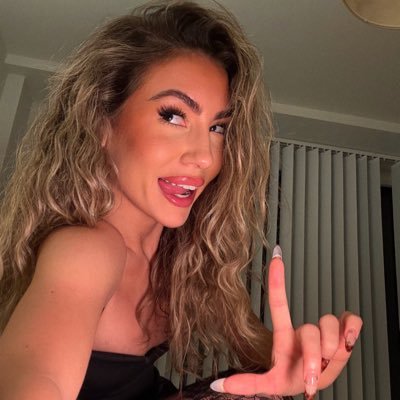 alll4maya's profile picture. Pretty face, toxic energy, irresistible problem 🎀@thebrathouse_ • @mayassimpcash