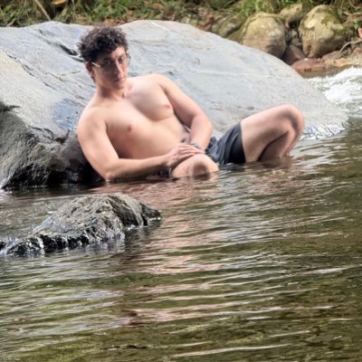 francoyeltsinn's profile picture. 