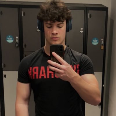 DanielRumsby19's profile picture. 6’4” | 225 lbs | Tight End | Class of 2026 🇬🇧 UK ➡️ JUCO Prospect | DM Open |