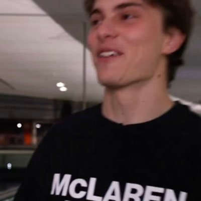 oscopitlane's profile picture. i wanna yap and also live laugh love 481 and taylor swift