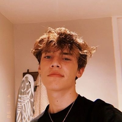 SHORTBLACK8's profile picture. 