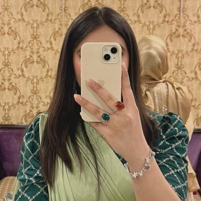 IfrahAyzal's profile picture. Radiating strength and grace, navigating life's chapters with a heart rooted in faith