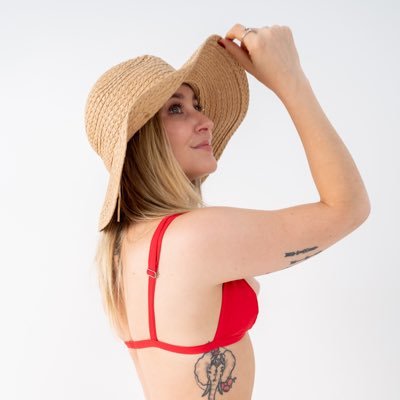 katmoralez15's profile picture. - Licenciada en Relaciones Internacionales / De Peñarol en todo ✨ Fan de Friends, Amante del vino y Celiaca por si me quieren invitar a comer