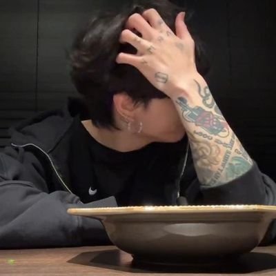 AlQodsgazzA's profile picture. bangtan