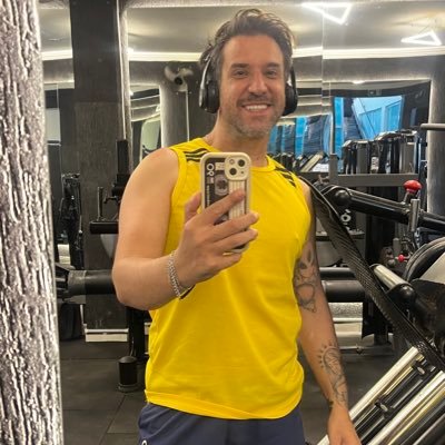 CustodioComenta's profile picture. Então..resolvi voltar pra cá e dizer umas besteiras, comento tudo, moro na roça, n sou peão, sou feliz com a natureza 🌳apaixonado por carros 🚙🚘