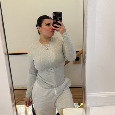 damn_nellz's profile picture. carpe diem 🇸🇻 🪬