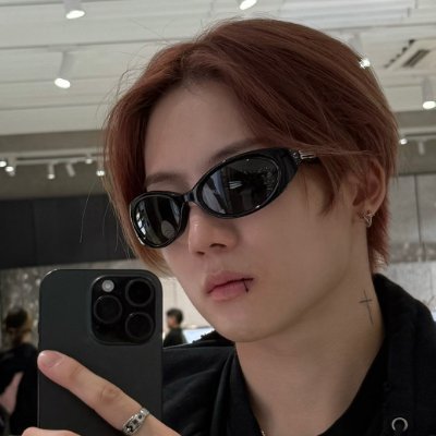 flyhigheal's profile picture. writing love letters to maki . . . 💌