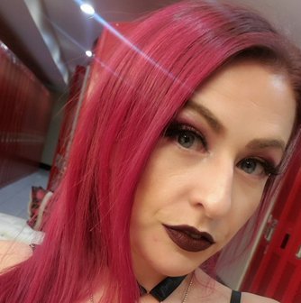 wickedaveenaa's profile picture. 📌Hot bratty 📌queen👑 your obsessed princess 😈 Tribute to speak 🗣️.