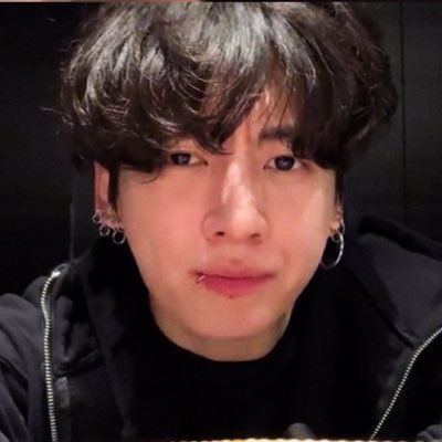 vlogtaev's profile picture. 𝖼𝗈𝖿𝖿𝖾𝖾, 𝖻𝗍𝗌 & 𝖻𝗈𝗈𝗄𝗌