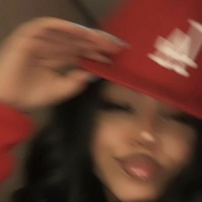 _1nuumb's profile picture. Adam enjoyed the apple🍎