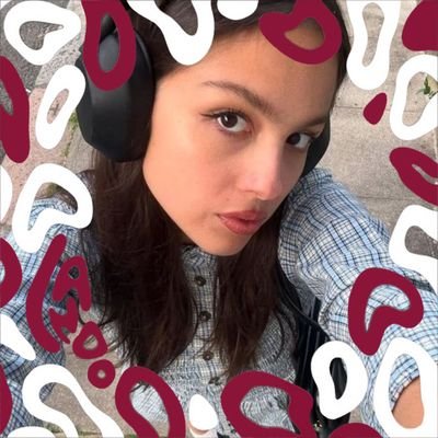 niightpoets's profile picture. 22 | smiling through it all, yeah, that's my life