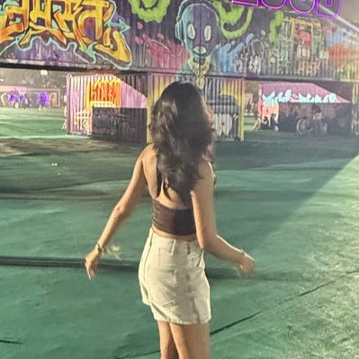 _shavashava_'s profile picture. 20 | Writer + Electronics Student |        6.6K+ → 10K before 28th March 🚀