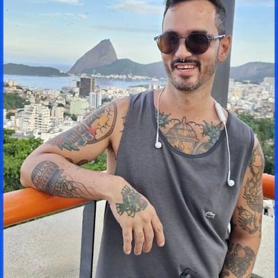 rondezzer's profile picture. Artista plástico. pCD visual que enxerga com as mãos e todos os outros sentidos.