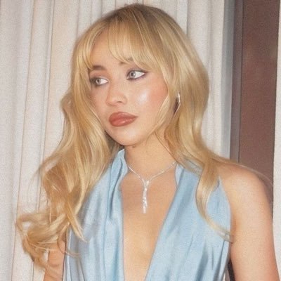 ririchelyy's profile picture. 