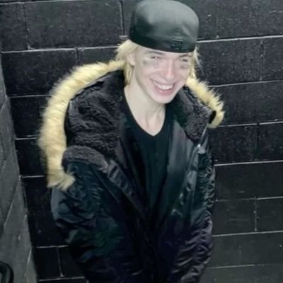 finallylostt's profile picture. 