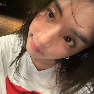 adecrumbl's profile picture. 