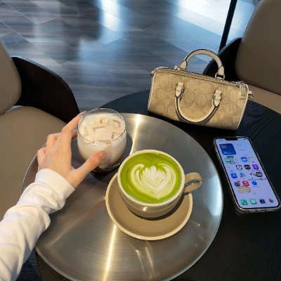 DanFRDE's profile picture. 高配当株と成長株を適度に組み合わせ、リスクを抑えつつ長期のリターンを狙う運用スタイル。市場の調整局面でこそチャンスがあると考え、慌てず冷静に拾っていくタイプです。私の趣味は旅行で、これまでにたくさんの場所を訪れてきました……🇺🇸 🇨🇦  🇨🇷 🇩🇲