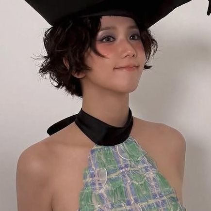 hyunyeoji's profile picture. ⠀★ hyunlix - rosie collector ! 
  ˒   ⋅  .  my soul @urjkive