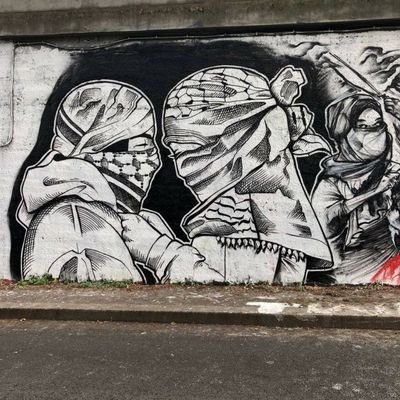 eeaazzoonn's profile picture. 