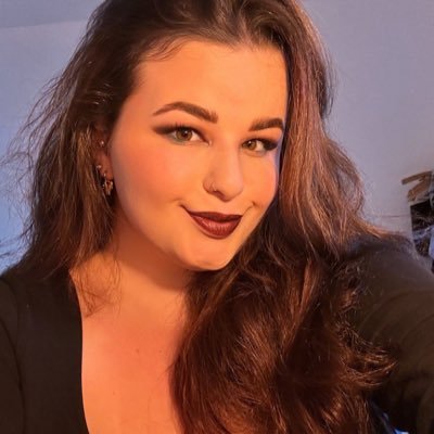 MadameIrma_'s profile picture. Cartomancie et développement personnel🔮🧠 insta : madameirma2.0