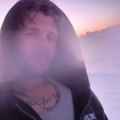 borntolose00's profile picture. 